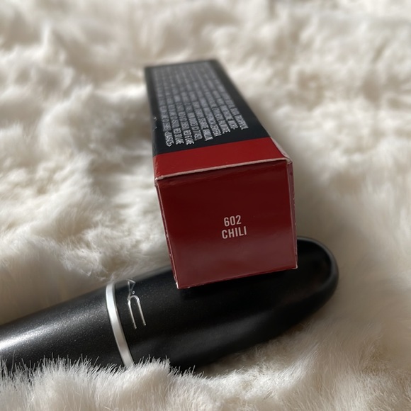 MAC CHILI matte lipstick shade 602 - Picture 3 of 8